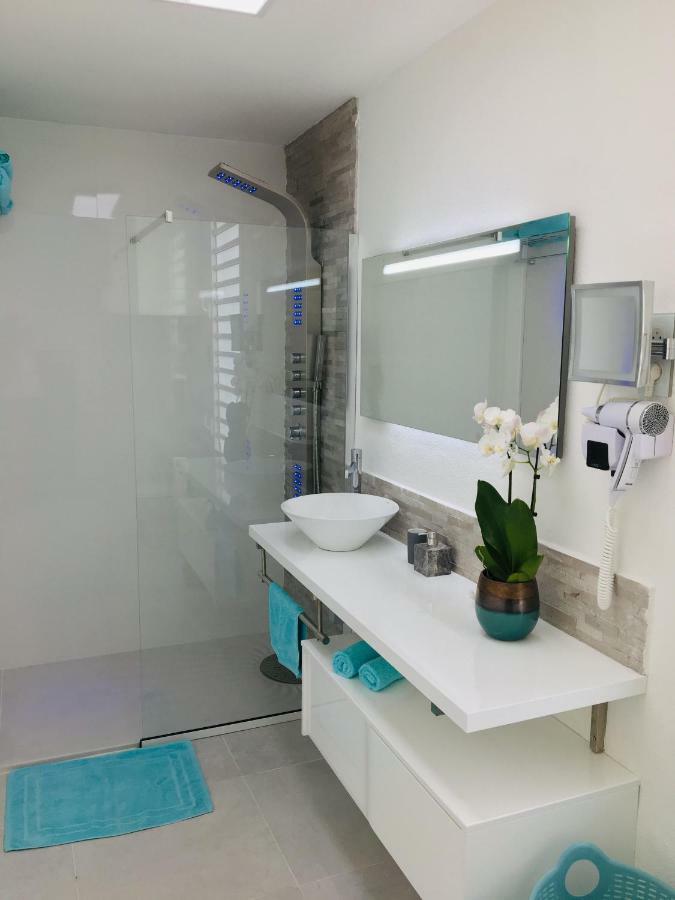 Studio Cozy Mélissa Élégance - GUADELOUPE , LE GOSIER , DAMPIERRE - JACUZZI-SPA WELLIS EVEREST PREMIUM AVEC PLEINE VUE MER - OCÉAN à 180 degrés Le Gosier (Grande-Terre) Exterior foto