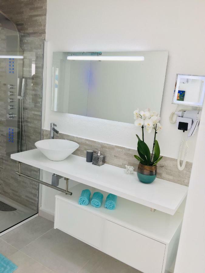 Studio Cozy Mélissa Élégance - GUADELOUPE , LE GOSIER , DAMPIERRE - JACUZZI-SPA WELLIS EVEREST PREMIUM AVEC PLEINE VUE MER - OCÉAN à 180 degrés Le Gosier (Grande-Terre) Exterior foto